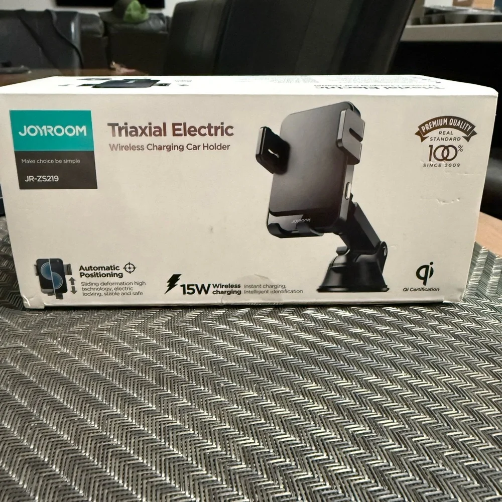 Joyroom Triaxial Electric Wireless Charging Car Holder